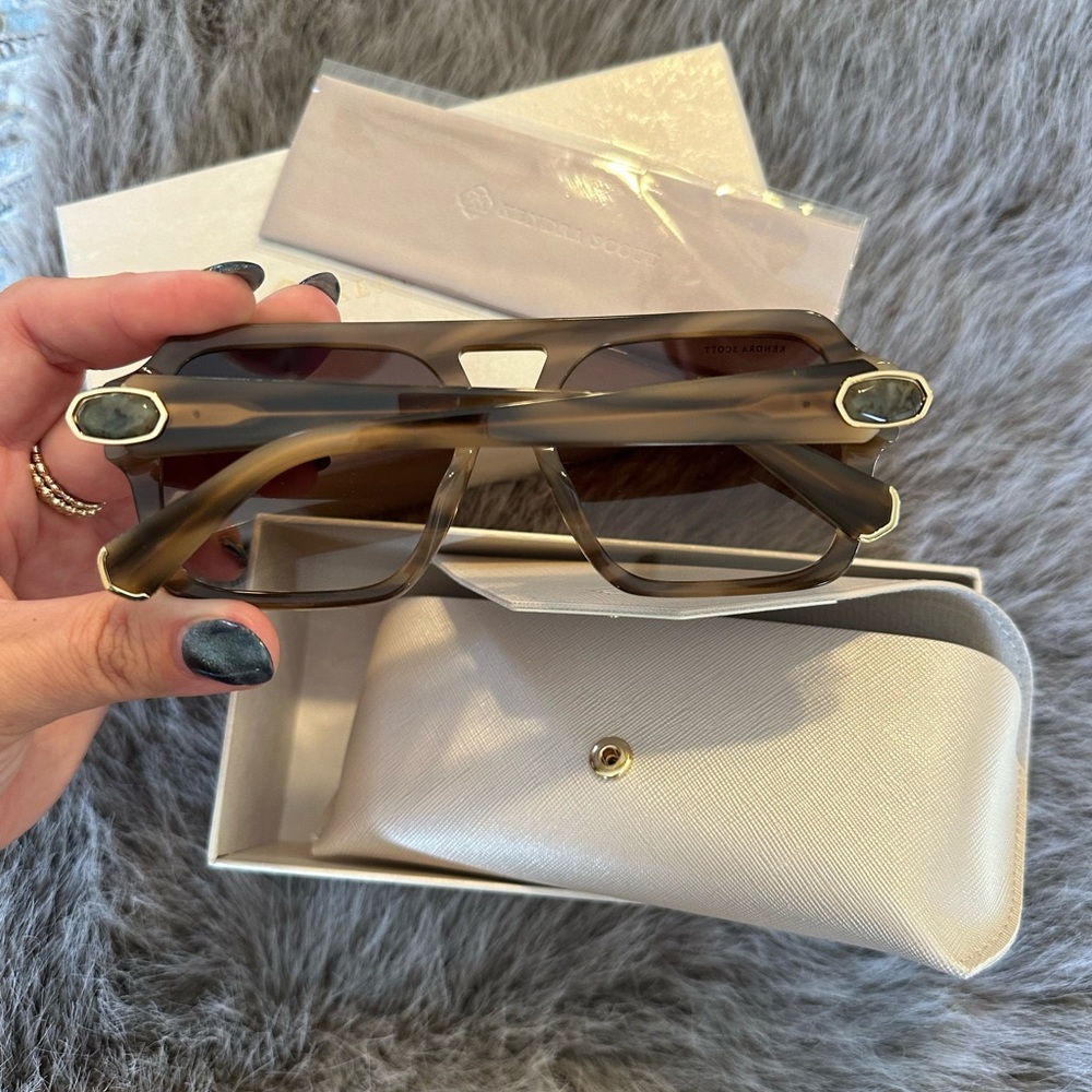 Kendra Scott Tortoiseshell Brown Sunglasses